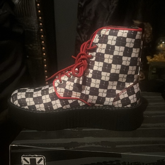 TUK boots size 8 but feels like 7 - Picture 4 of 4